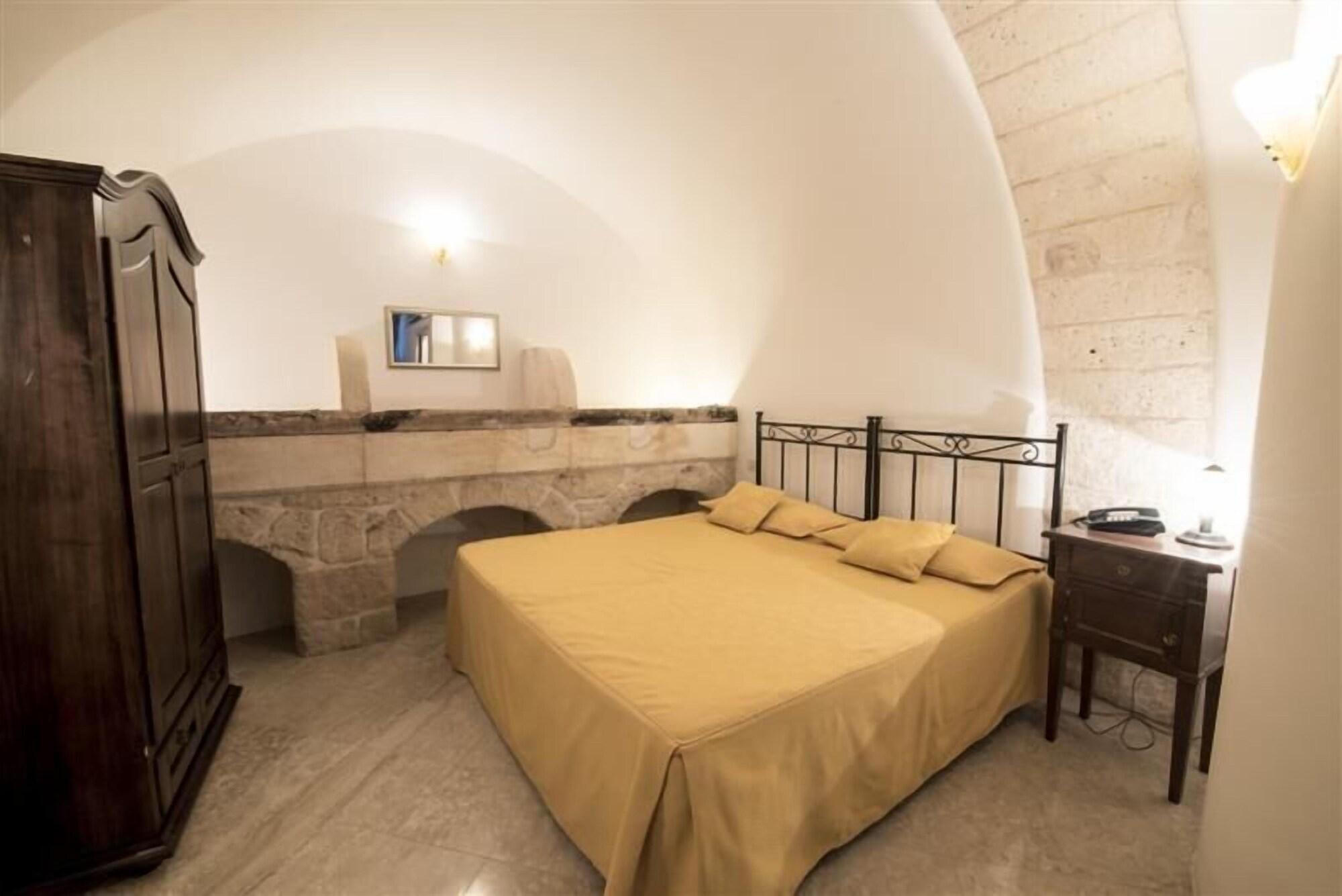 Hotel La Terra Остуни Екстериор снимка